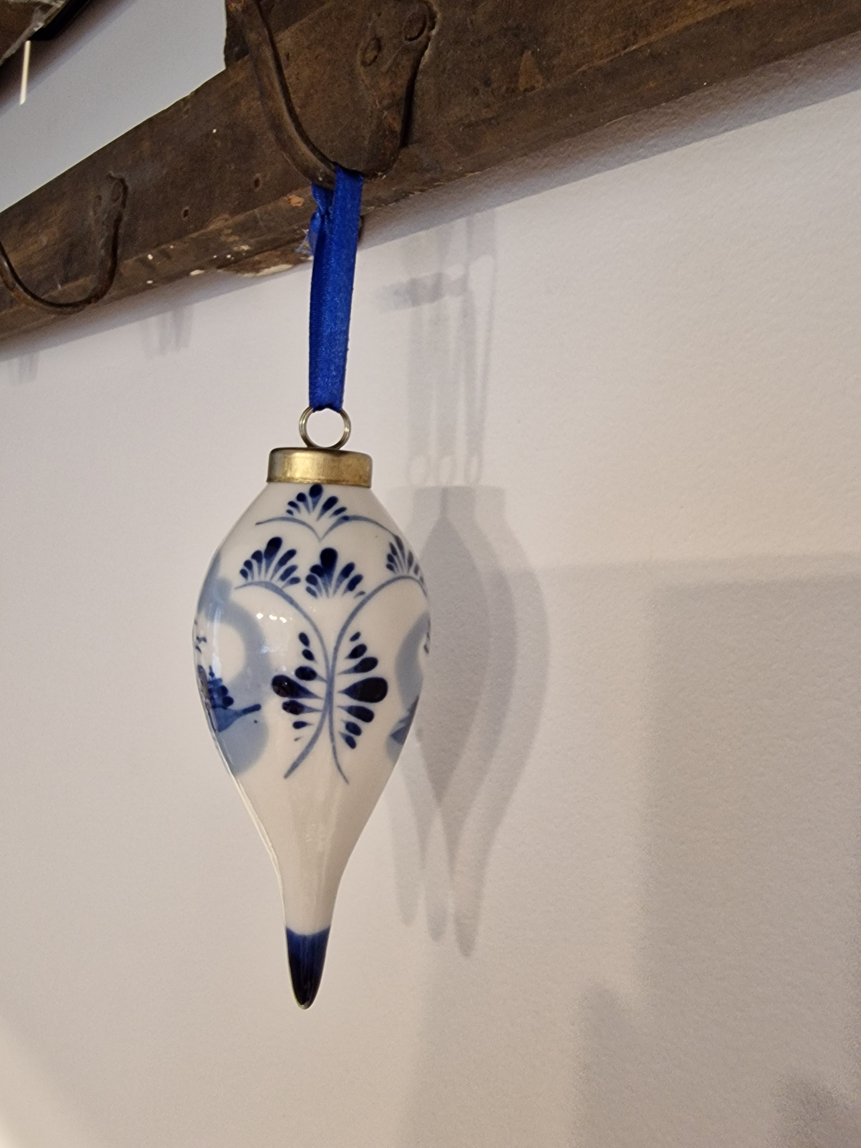 Delft blue & white ceramic decoration