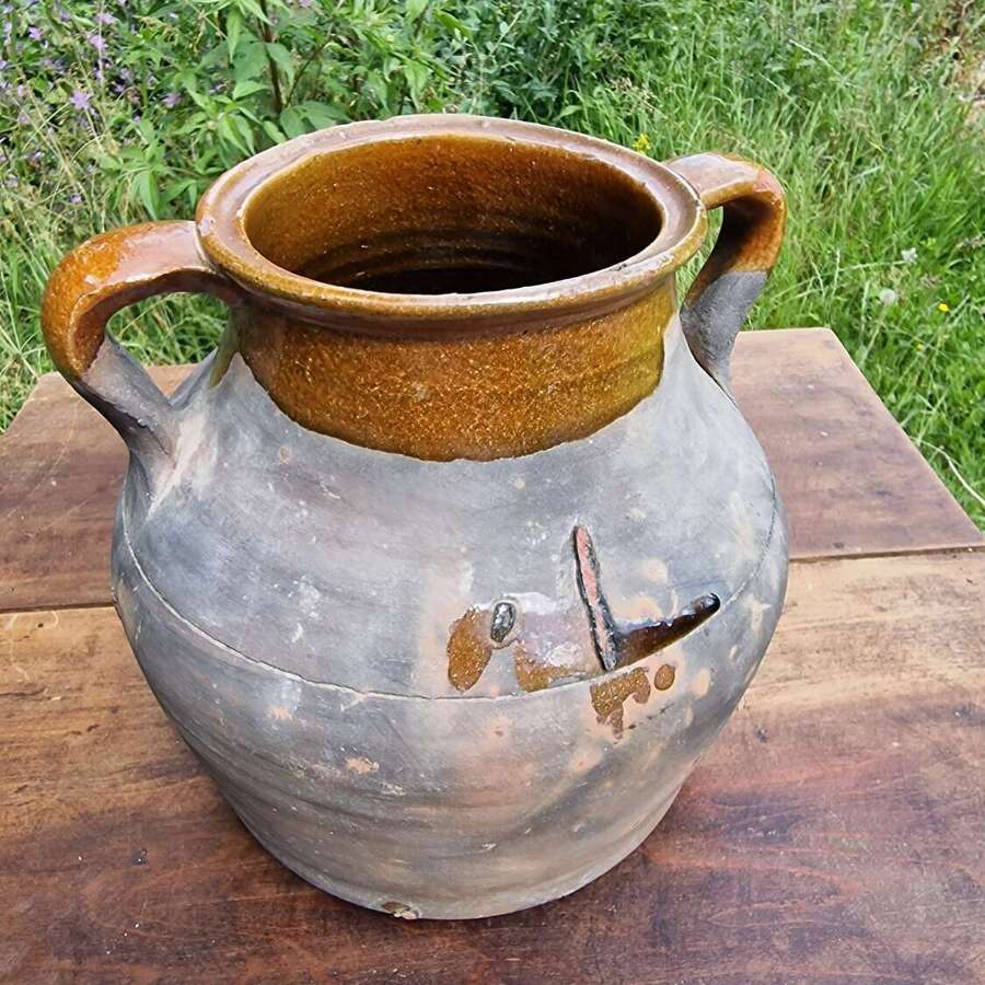 Spanish olive pot
