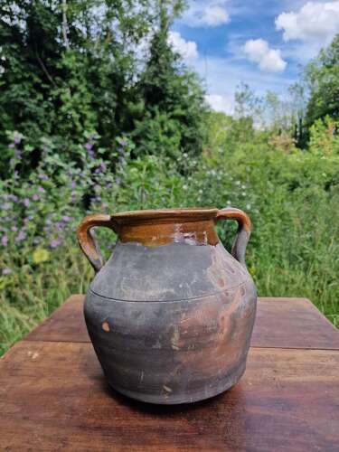Spanish olive pot