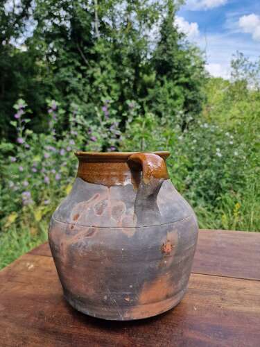 Spanish olive pot