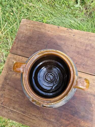 Spanish olive pot