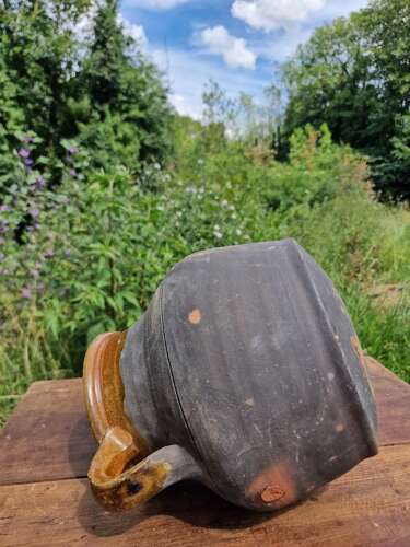 Spanish olive pot