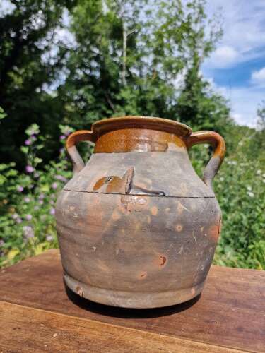 Spanish olive pot
