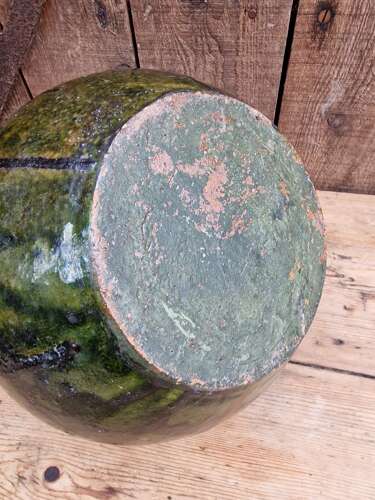 Green glazed pot